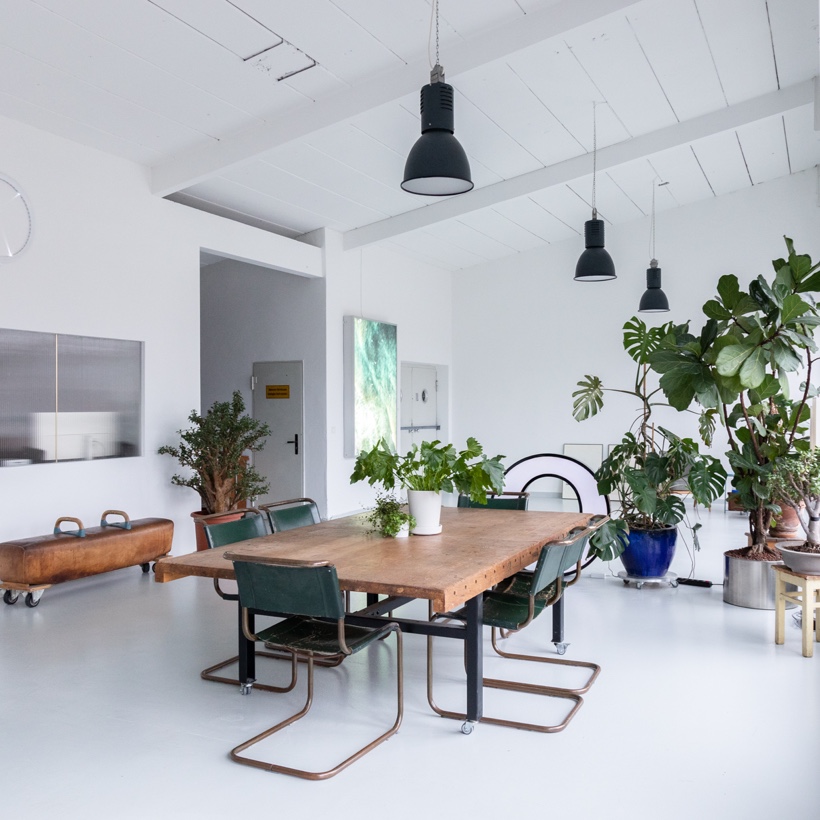 Studio mit Esstisch und Pflanzen 2 Vorschaubild goot-oort.studio