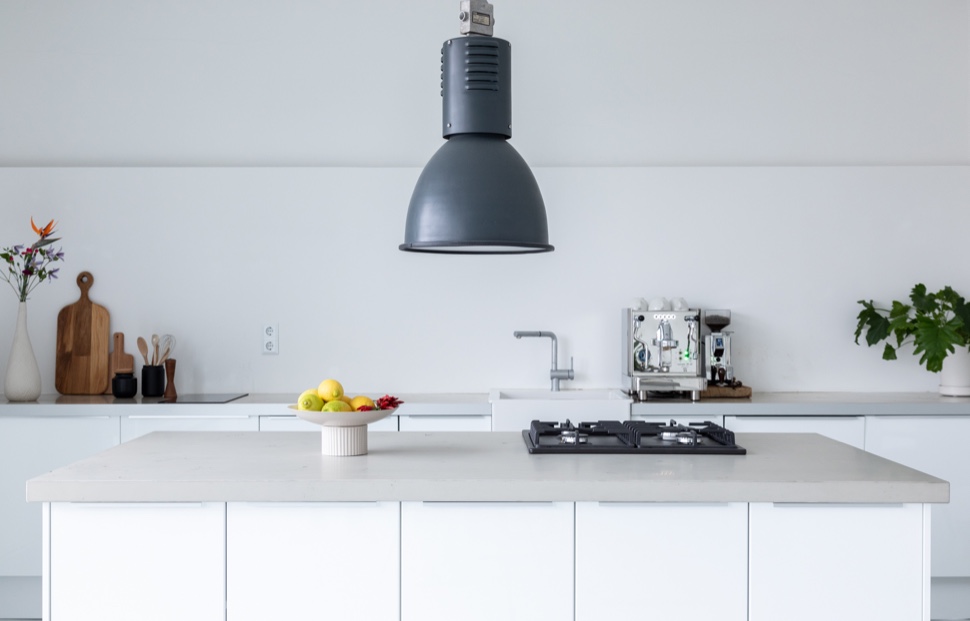 Studio Ansicht mit Küchenblock und Küchenzeile goot-oort.studio